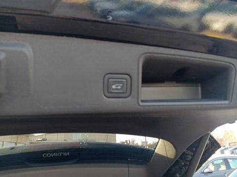 Used 2023 GMC Terrain SLT image 34