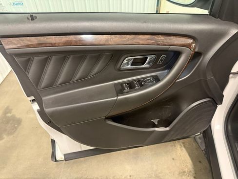 Used 2013 Ford Taurus Limited FWD image 23