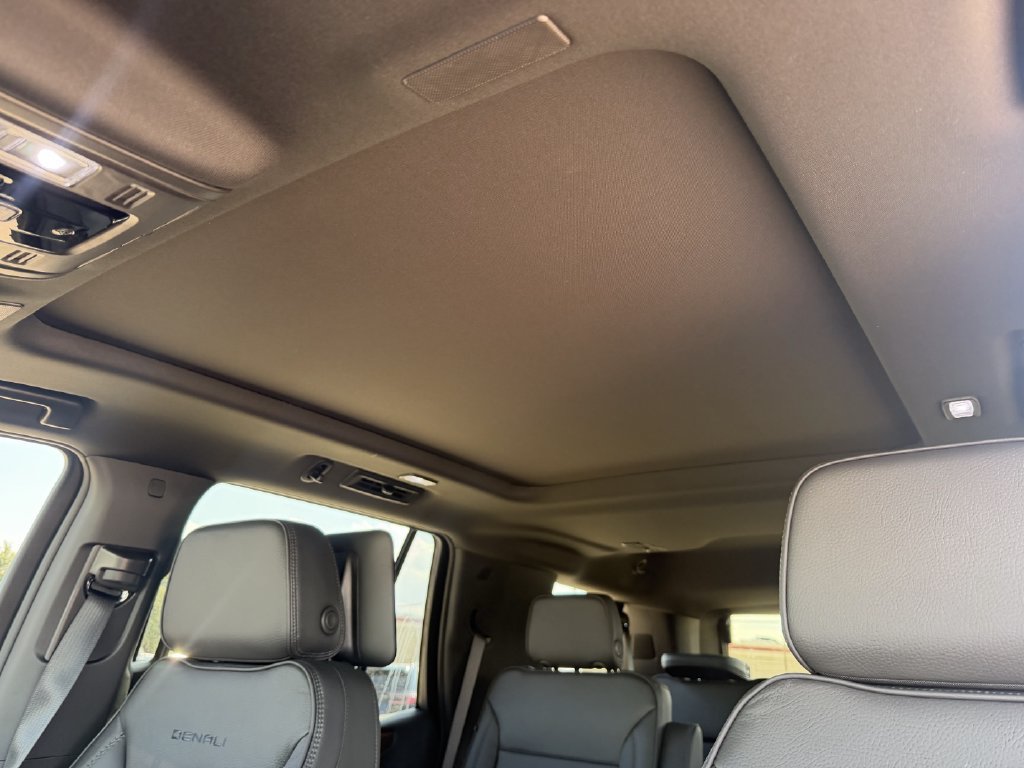 New 2027 GMC Yukon Denali w/ Denali Reserve Package AWD/4WD image 22