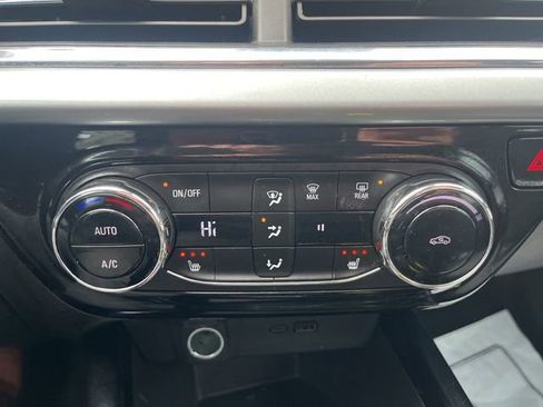 Used 2025 Chevrolet Trax LT w/ Driver Confidence Package FWD image 25
