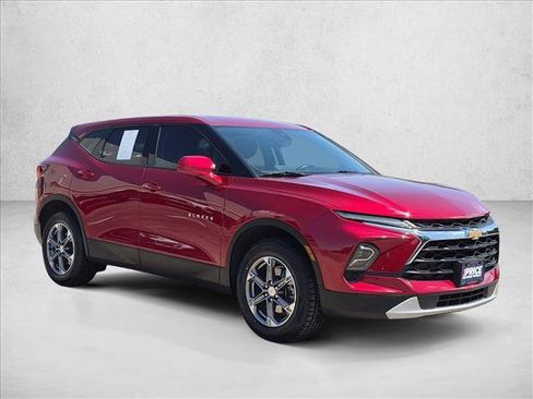 Used 2023 Chevrolet Blazer LT FWD image 3