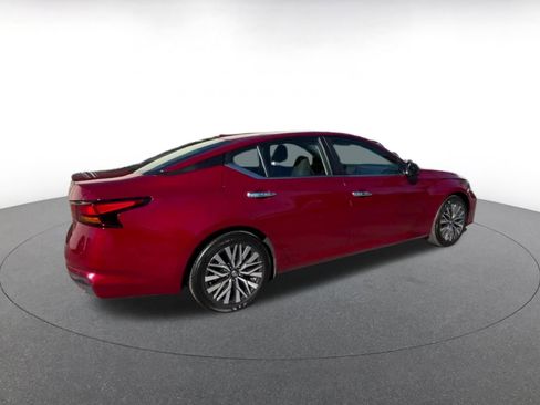 Used 2025 Nissan Altima 2.5 SV image 14