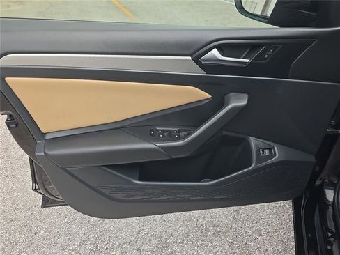 Used 2019 Volkswagen Jetta SE w/ Cold Weather Package FWD image 10