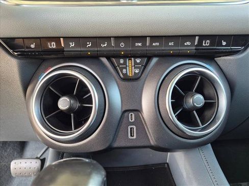 Used 2019 Chevrolet Blazer LT FWD image 23