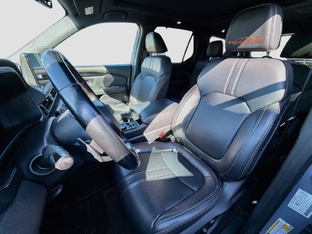 Used 2023 Honda Pilot TrailSport image 11