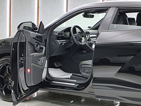 Used 2020 Lamborghini Urus image 7