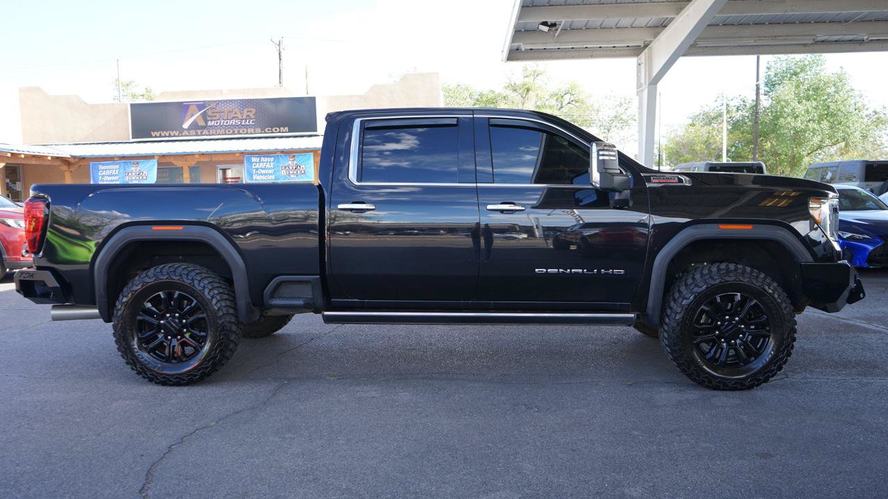 Used 2023 GMC Sierra 2500 Denali w/ Denali Black Diamond Edition AWD/4WD image 2