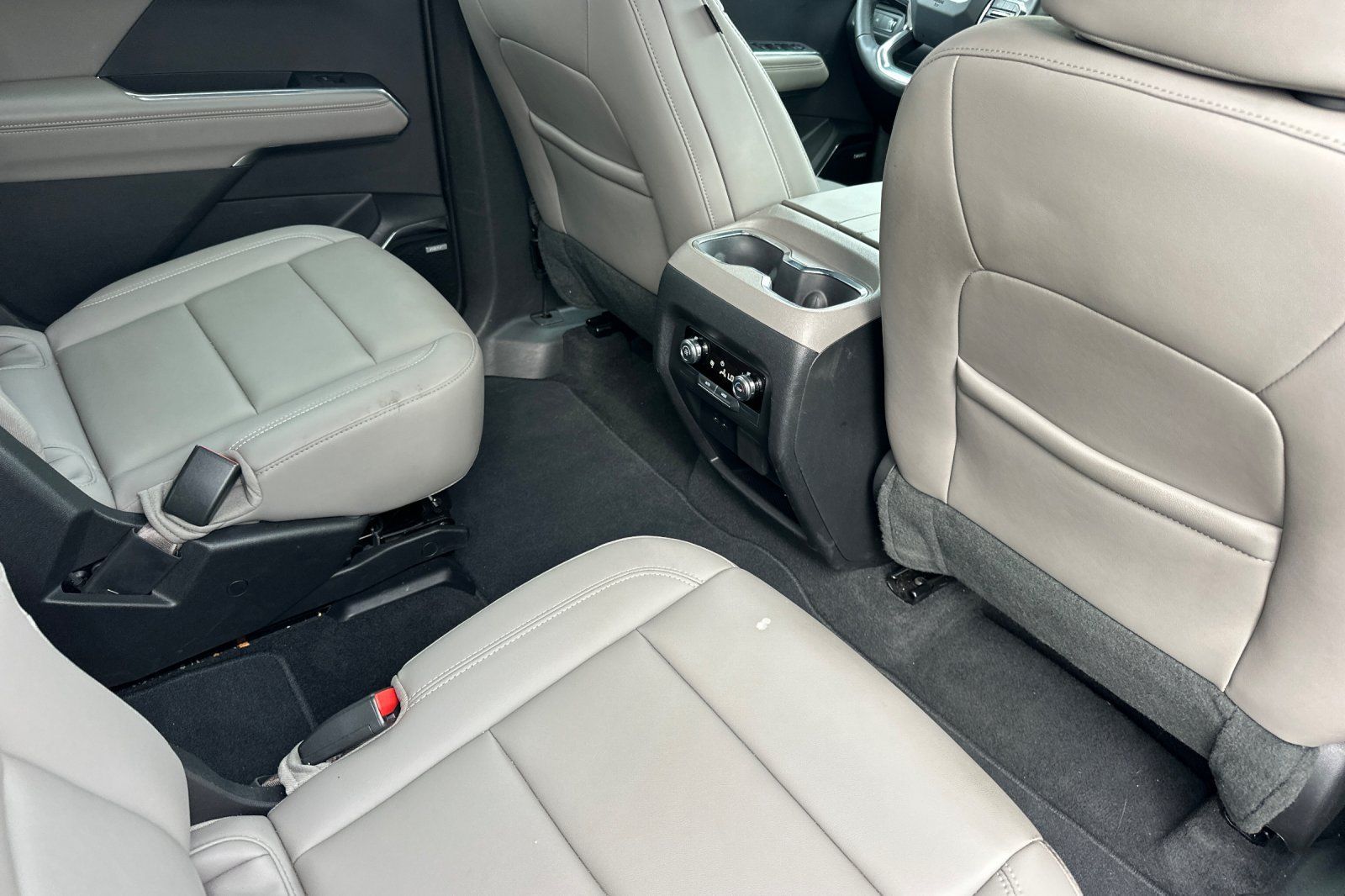 Used 2026 GMC Acadia Elevation w/ Elevation Premium Package FWD image 19