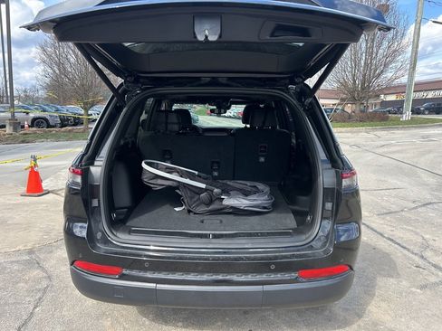 Used 2024 Jeep Grand Cherokee Altitude image 6