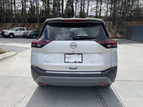 Used 2022 Nissan Rogue SV image 5