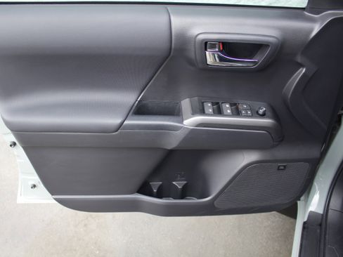 Used 2023 Toyota Tacoma TRD Off-Road w/ TRD Premium Off Road Package image 9