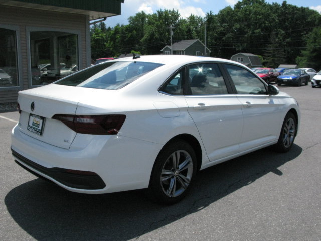Used 2023 Volkswagen Jetta SE w/ Panoramic Sunroof Package FWD image 4