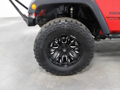 Used 2018 Jeep Wrangler Unlimited Sport S AWD/4WD image 13