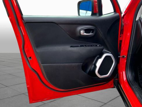 Used 2021 Jeep Renegade Latitude FWD image 22