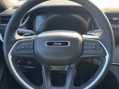 New 2025 Jeep Grand Cherokee Laredo X w/ Luxury Tech Group I image 14