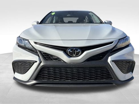 Used 2024 Toyota Camry SE image 2