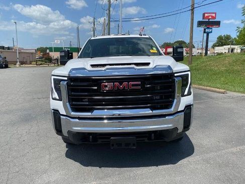 Used 2024 GMC Sierra 3500 Pro AWD/4WD image 2