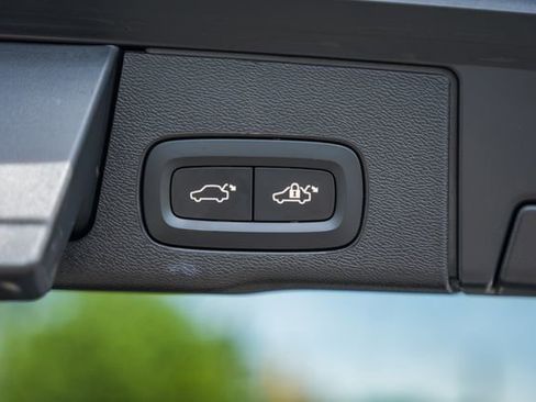 New 2026 Volvo XC60 B5 Plus w/ Protection Package Premier AWD/4WD image 11
