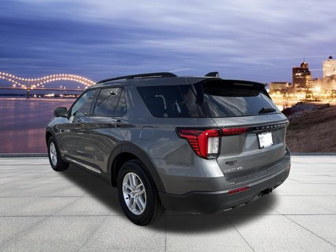 Used 2025 Ford Explorer Active image 3