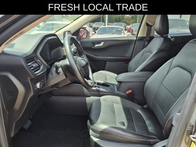 Used 2020 Ford Escape Titanium FWD image 17