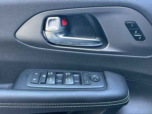 New 2027 Chrysler Pacifica Select FWD image 11