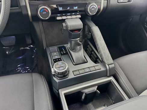 Certified 2025 Toyota Tacoma TRD Off-Road AWD/4WD image 24