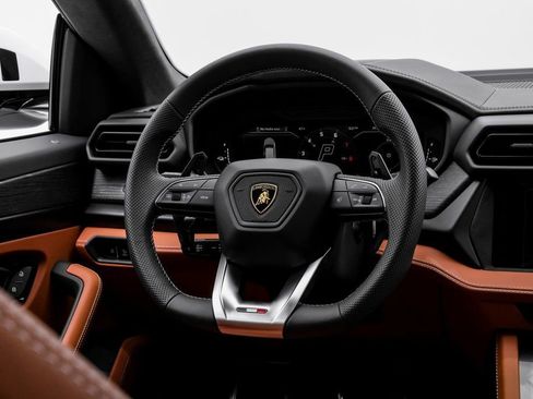Used 2025 Lamborghini Urus SE image 12