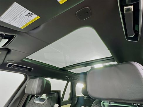 Used 2023 Land Rover Range Rover SV image 23