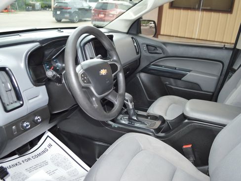 Used 2022 Chevrolet Colorado W/T w/ WT Convenience Package AWD/4WD image 16