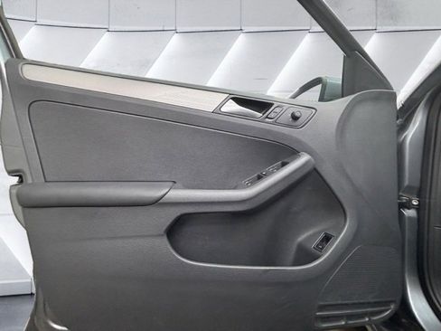 Used 2017 Volkswagen Jetta SE image 26