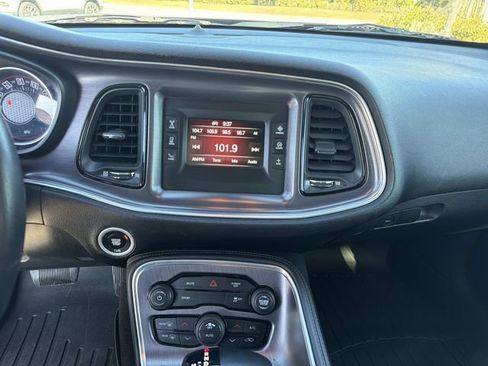 Used 2017 Dodge Challenger SXT image 22