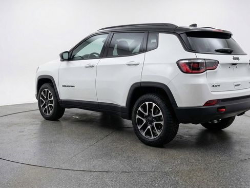Used 2025 Jeep Compass Trailhawk image 6