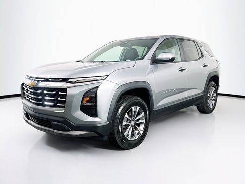 Used 2025 Chevrolet Equinox LT image 3