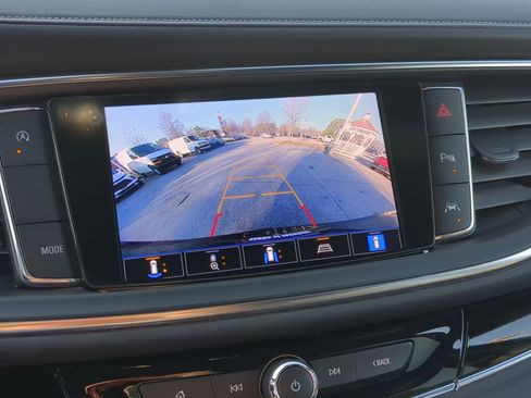 Used 2024 Buick Enclave Avenir w/ Avenir Technology Package image 17