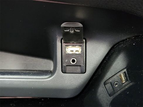 Used 2019 Toyota C-HR Limited image 22