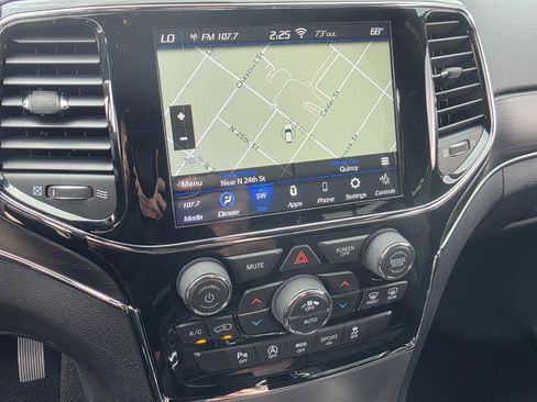 Used 2020 Jeep Grand Cherokee Limited AWD/4WD image 4
