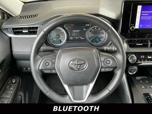 Used 2024 Toyota Venza LE image 5