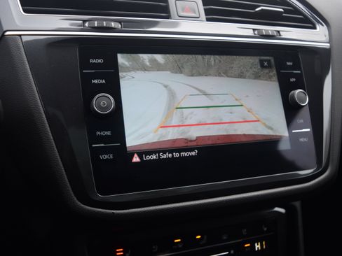 Used 2024 Volkswagen Tiguan SEL R-Line image 10