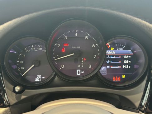 Used 2025 Porsche Macan image 16