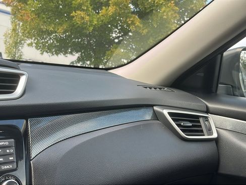 Used 2016 Nissan Rogue SL w/ SL Premium Package image 20