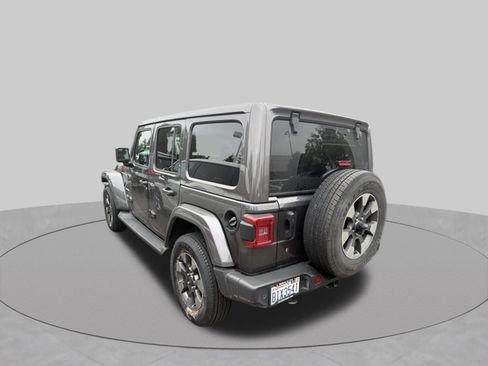 Used 2018 Jeep Wrangler Unlimited Sahara AWD/4WD image 3