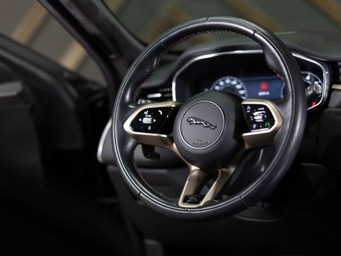 Used 2023 Jaguar F-PACE SVR image 9