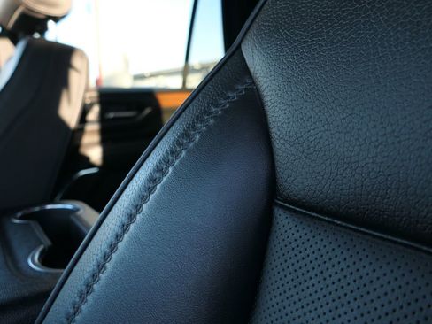 Used 2025 GMC Yukon Denali image 13