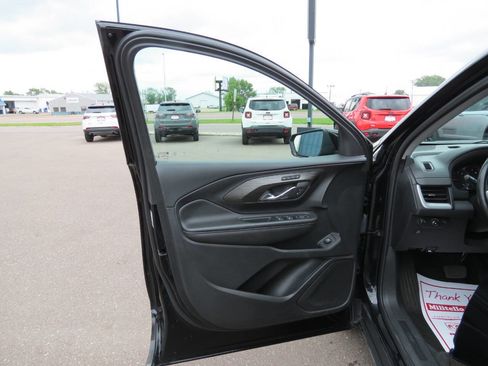 Used 2023 GMC Terrain SLT image 9