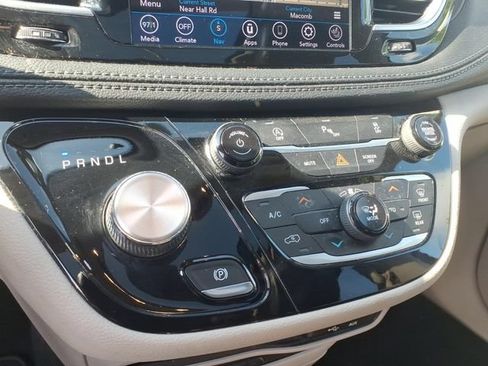Certified 2020 Chrysler Pacifica Limited FWD image 18