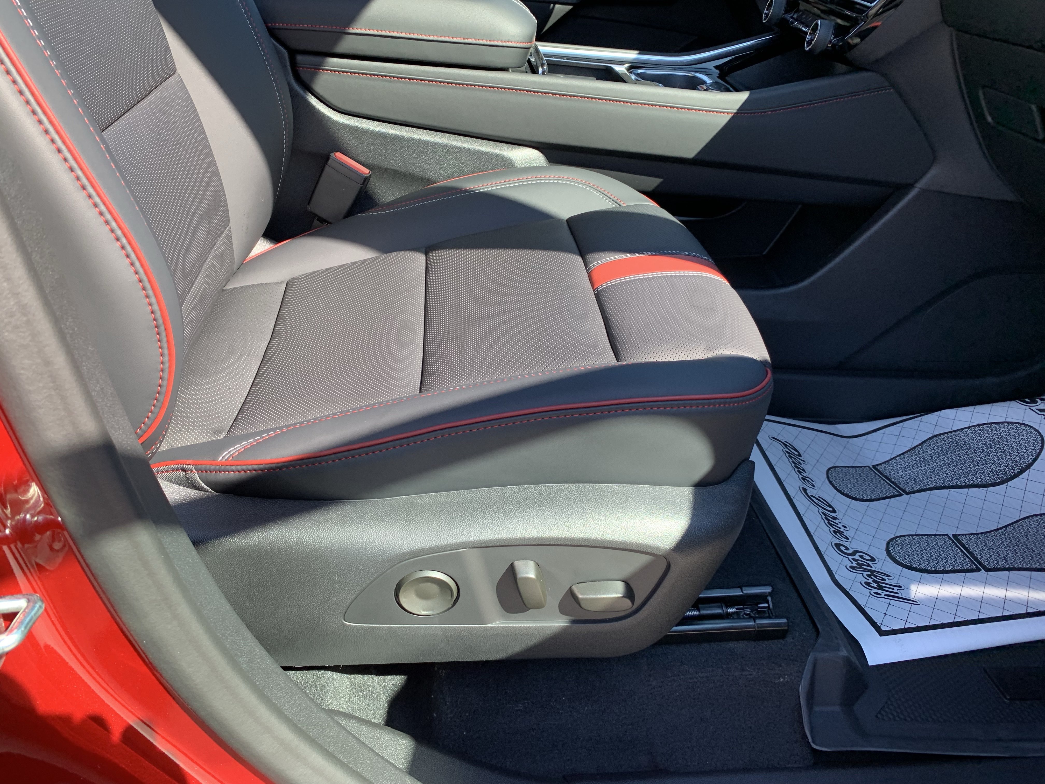 New 2027 Chevrolet Traverse RS w/ LPO, Floor Liner Package AWD/4WD image 30