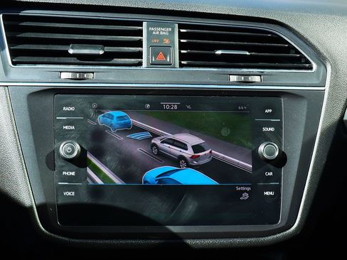 Used 2022 Volkswagen Tiguan SE R-Line image 52