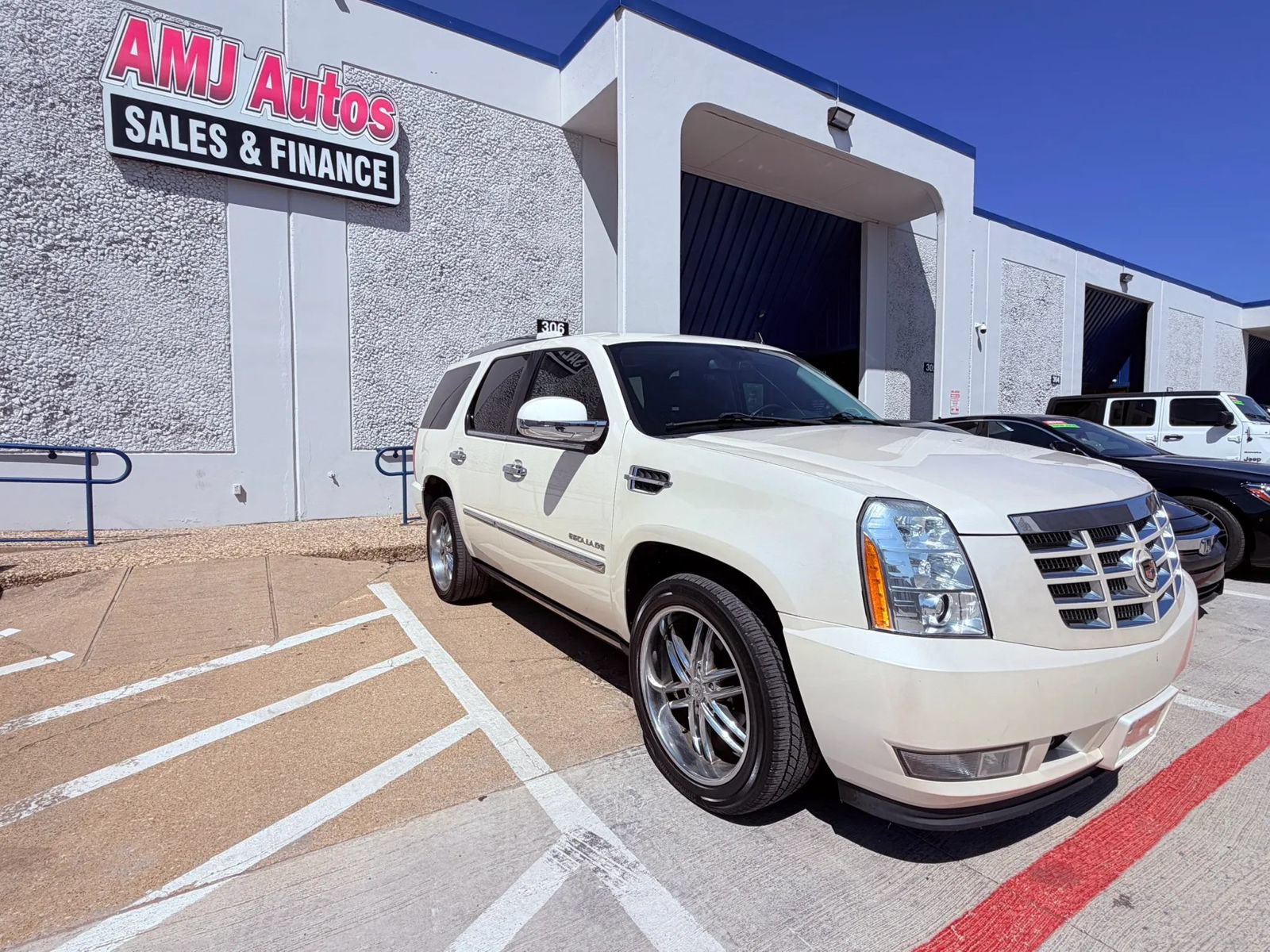 Used 2013 Cadillac Escalade Luxury RWD image 7