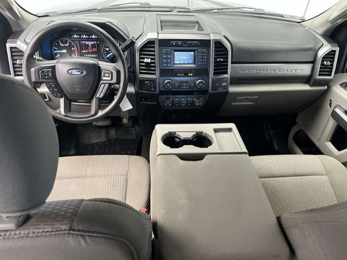 Used 2019 Ford F250 XLT w/ Camper Package image 4