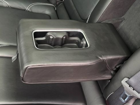 Used 2021 Aston Martin DBX AWD/4WD image 20